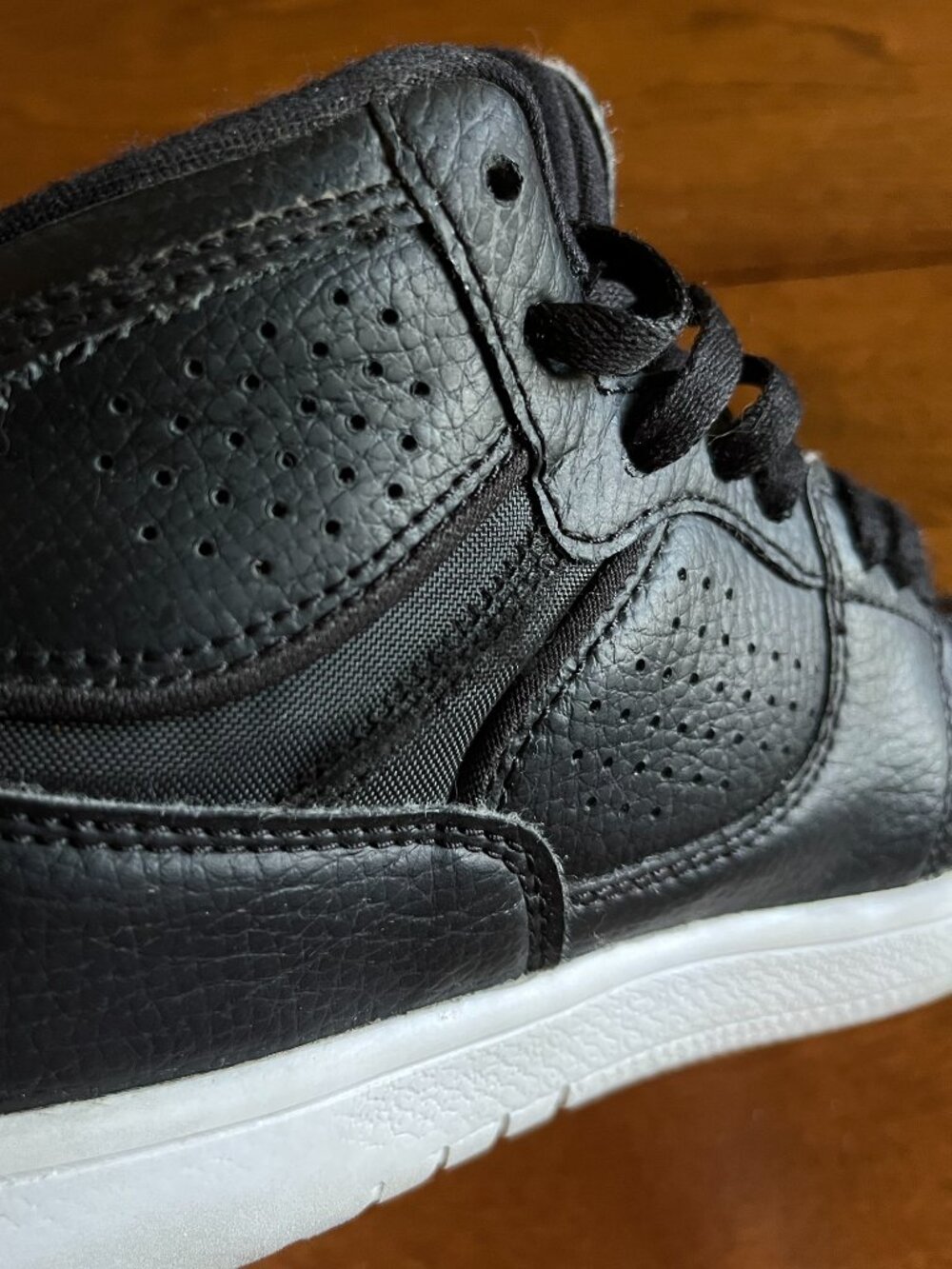 Nike Air Jordan black sneakers 2.5Y - Picture 6 of 16